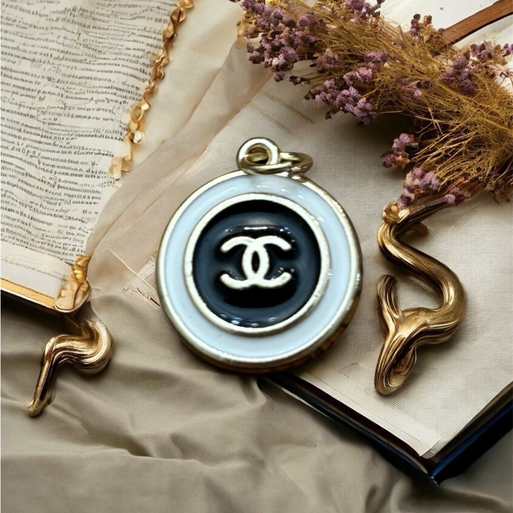 NWOT CHANEL Charm